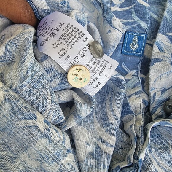 womens  Tommy Bahama original fit blue & wht floral print silk button down shirt - Picture 5 of 5